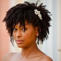 hermoso peinado mujer afro para casamiento